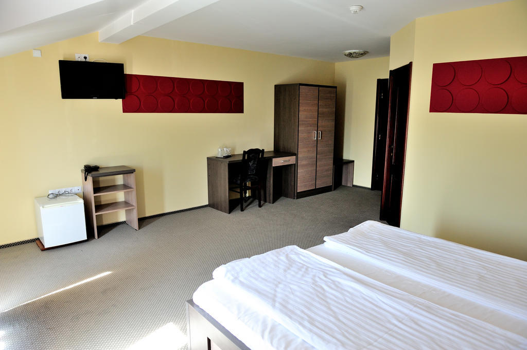 Pensiunea Ioana Gherla Habitación foto